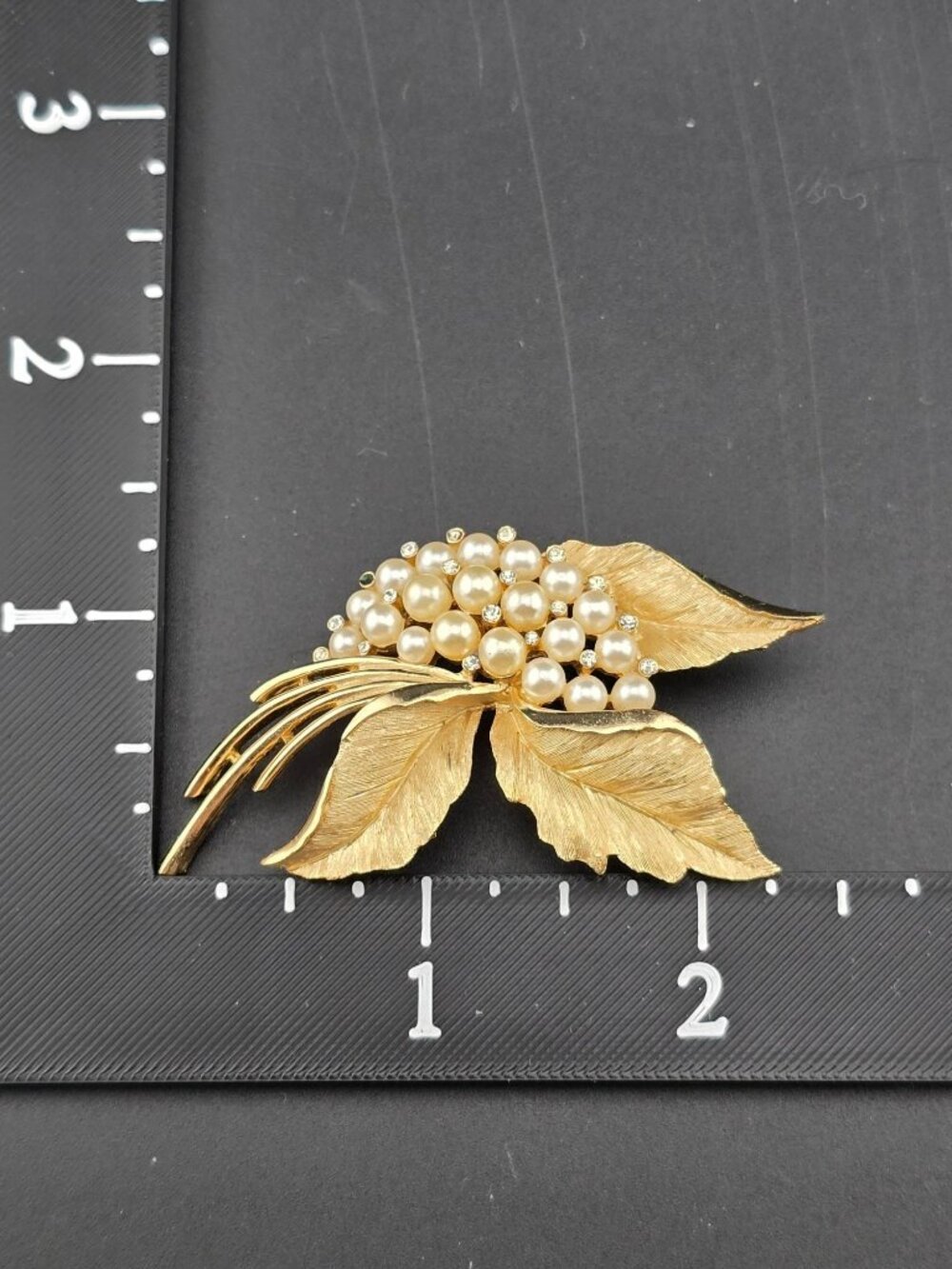 Crown Trifari Grape Leaf Brooch Gold Tone With Faux Pearls Rhinestones READ - Picture 7 of 10